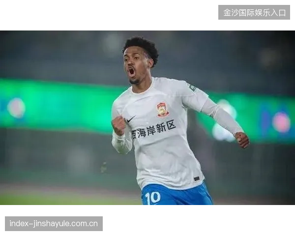 申花砸奢侈税签拉塞尔却拒两千万买李昊——篮球足球两重天，年亏亿靠补助续命的真相
